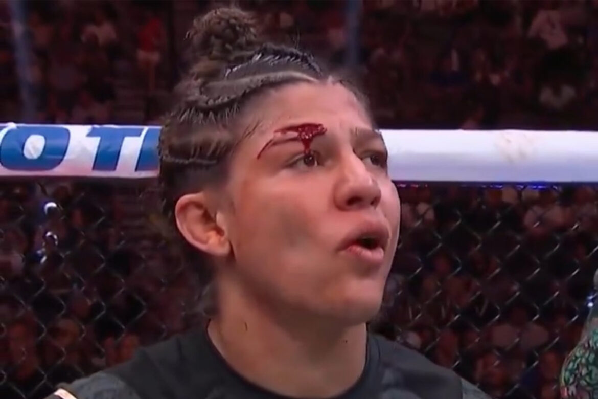 Mayra Sheetara sofreu corte profundo que lhe custou a luta no UFC 303 (Foto: Reprodução)