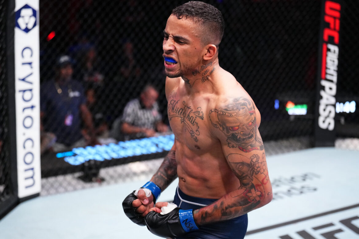 Carlos Prates enfrenta Li Jingliang no UFC 305 (Foto: UFC/Divulgação/Twitter)