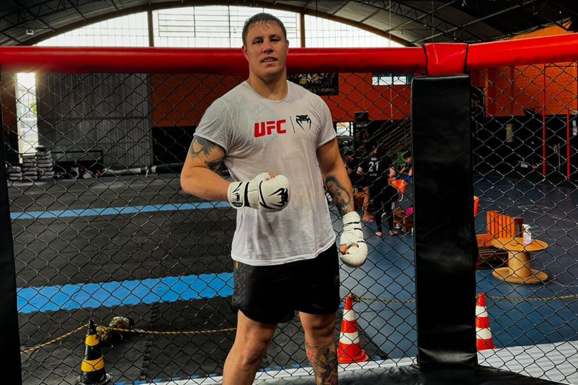 Jhonata Diniz enfrenta Marcin Tybura no UFC 309 (Foto: Instagram/Reprodução)